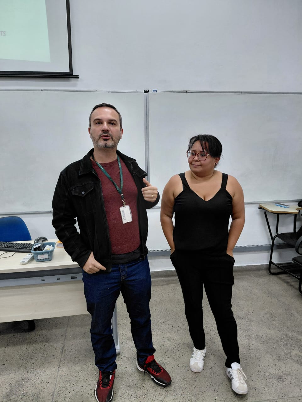 Diretora com Professor do IFSP