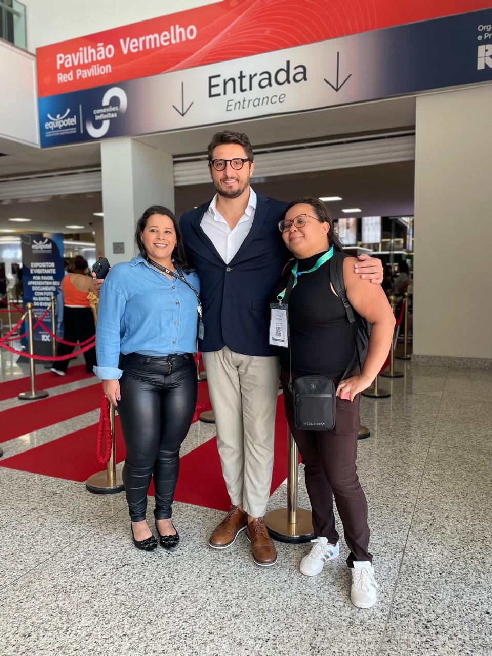 Diretora com Gerente da Equipotel