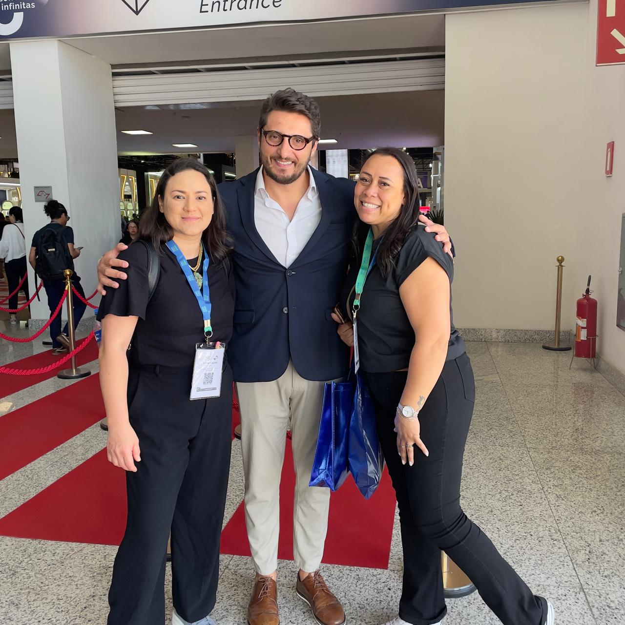 Equipe DM ROSA com Gerente da RX